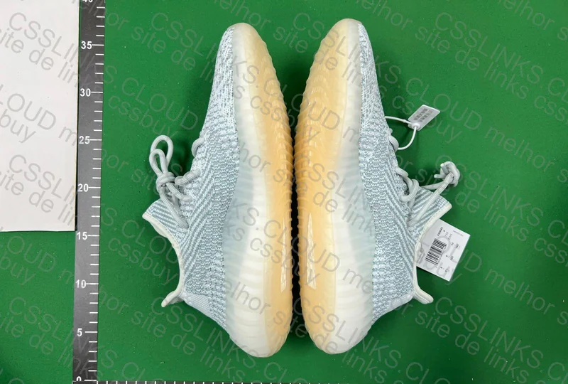 Yezzy Cloud white 3