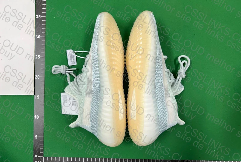 Yezzy Cloud white 4