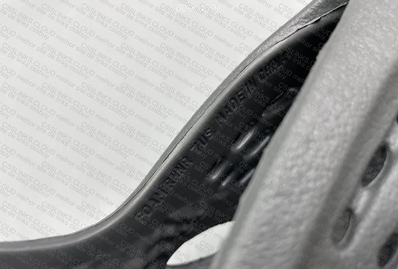 Yezzy foam runner 4