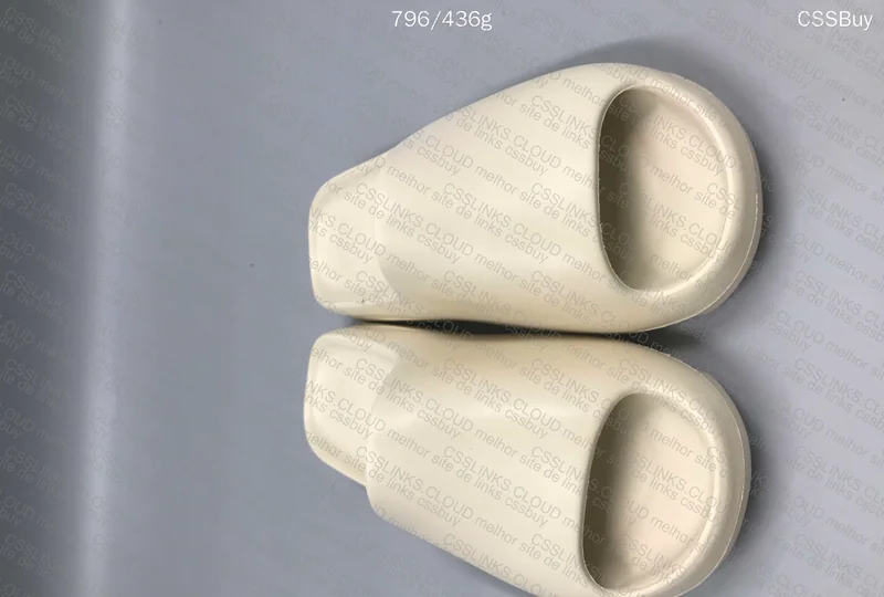yezzy slide 4