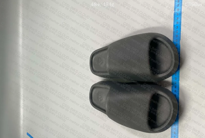 yezzy slide 3