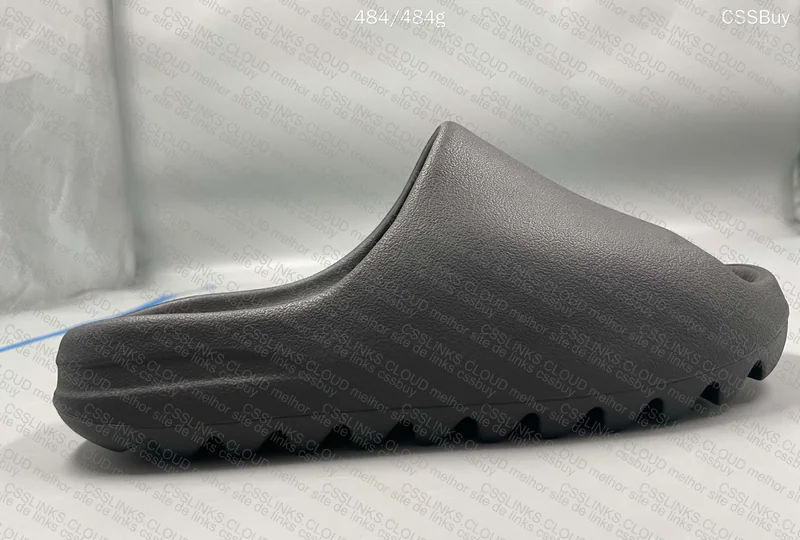 yezzy slide 4