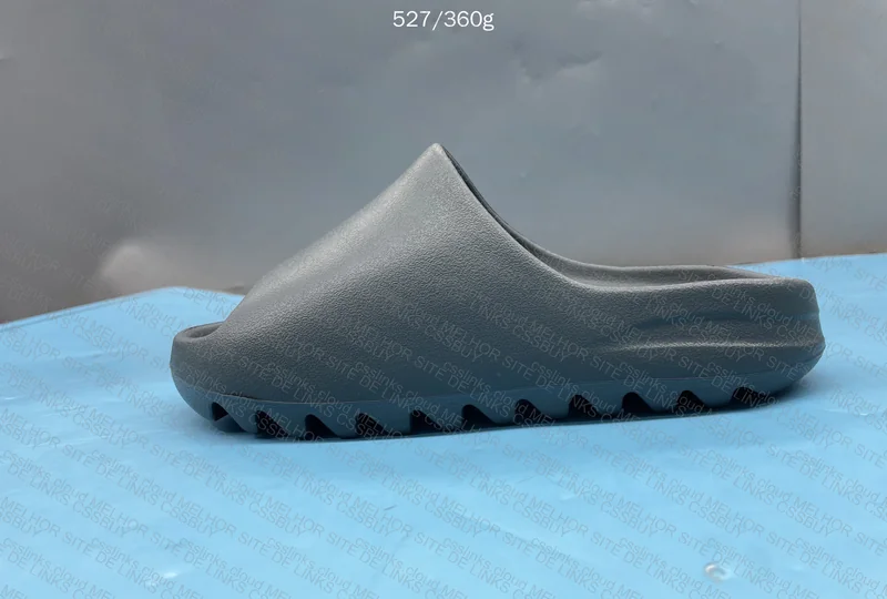 yezzy slide 3