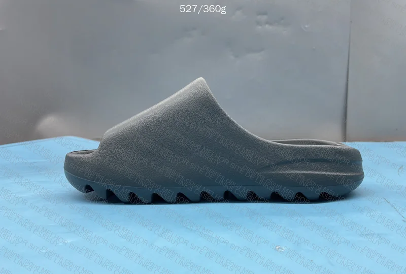 yezzy slide 4