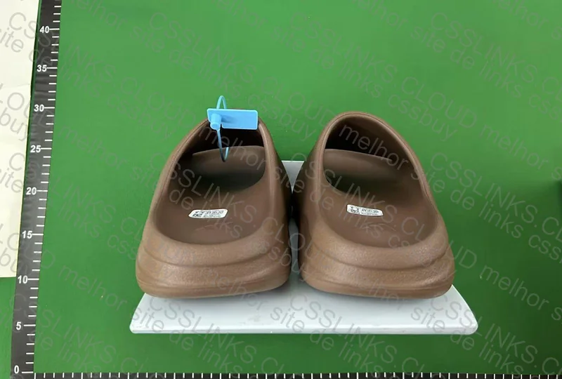 Yezzy slide 4