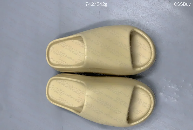 YEZZY SLIDE - SAND
