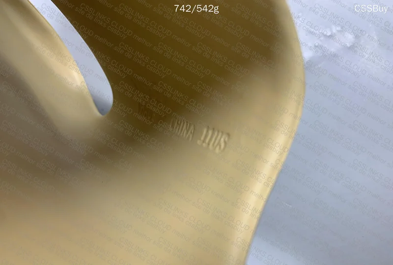 YEZZY SLIDE - SAND 7