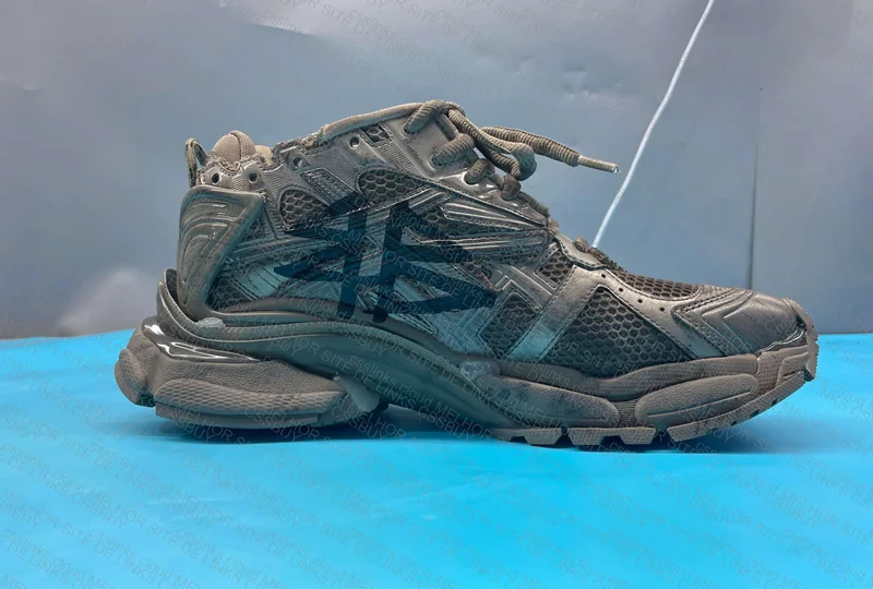 YOLO BALENCIAGA RUNNER 2