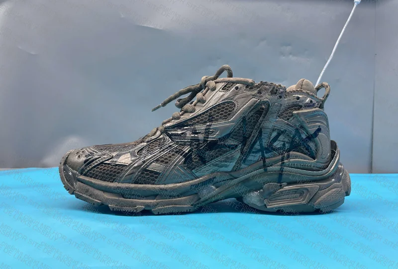 YOLO BALENCIAGA RUNNER 4