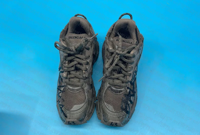 YOLO BALENCIAGA RUNNER 5