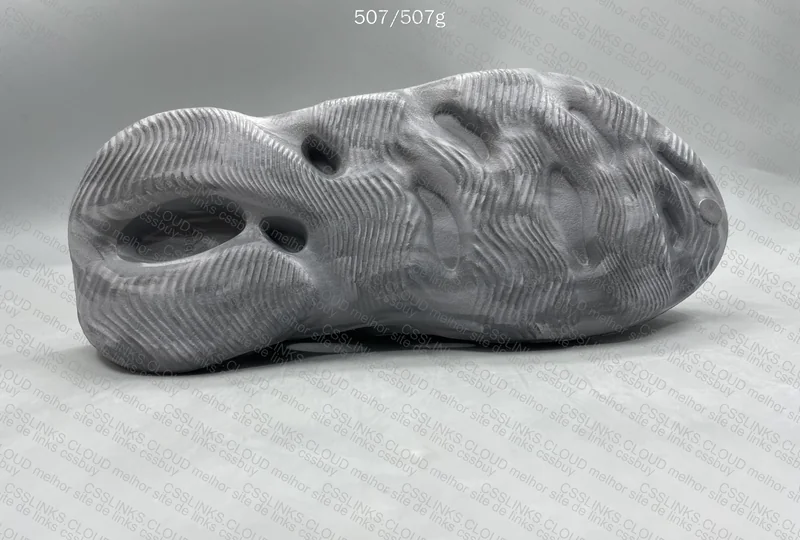 YZY FOAM RUNNER GRANITE 4