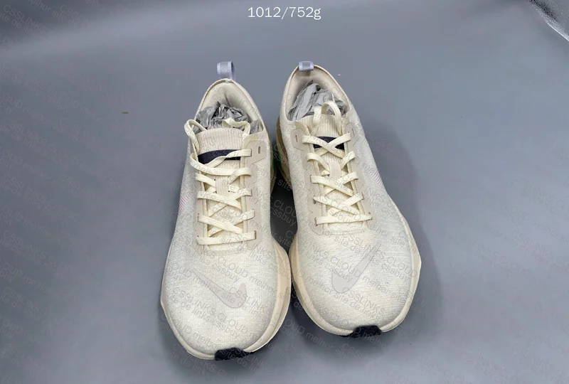 ZoomX Invincible 3 - One Larger Than the Other?