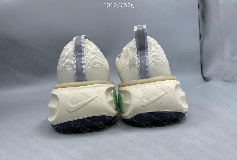 ZoomX Invincible 3 - One Larger Than the Other? 3