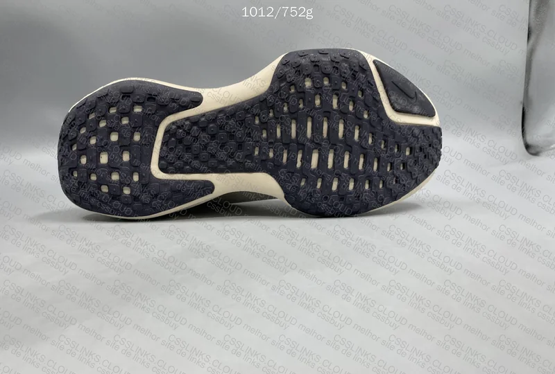 ZoomX Invincible 3 - One Larger Than the Other? 6